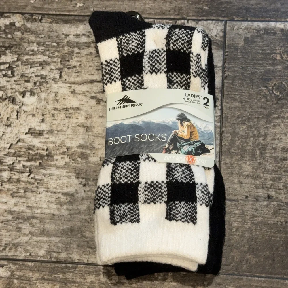High Sierra Boot Socks Womens 4-10 Buffalo Plaid 2 Pair Pack Soft Warm Crew Sock